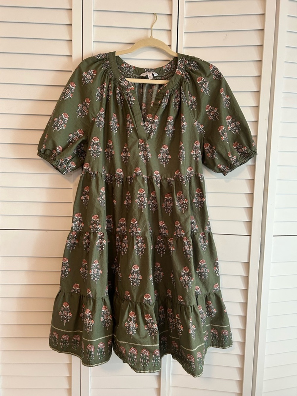 CROWN & IVY Olive Green Floral Tiered Dress. L